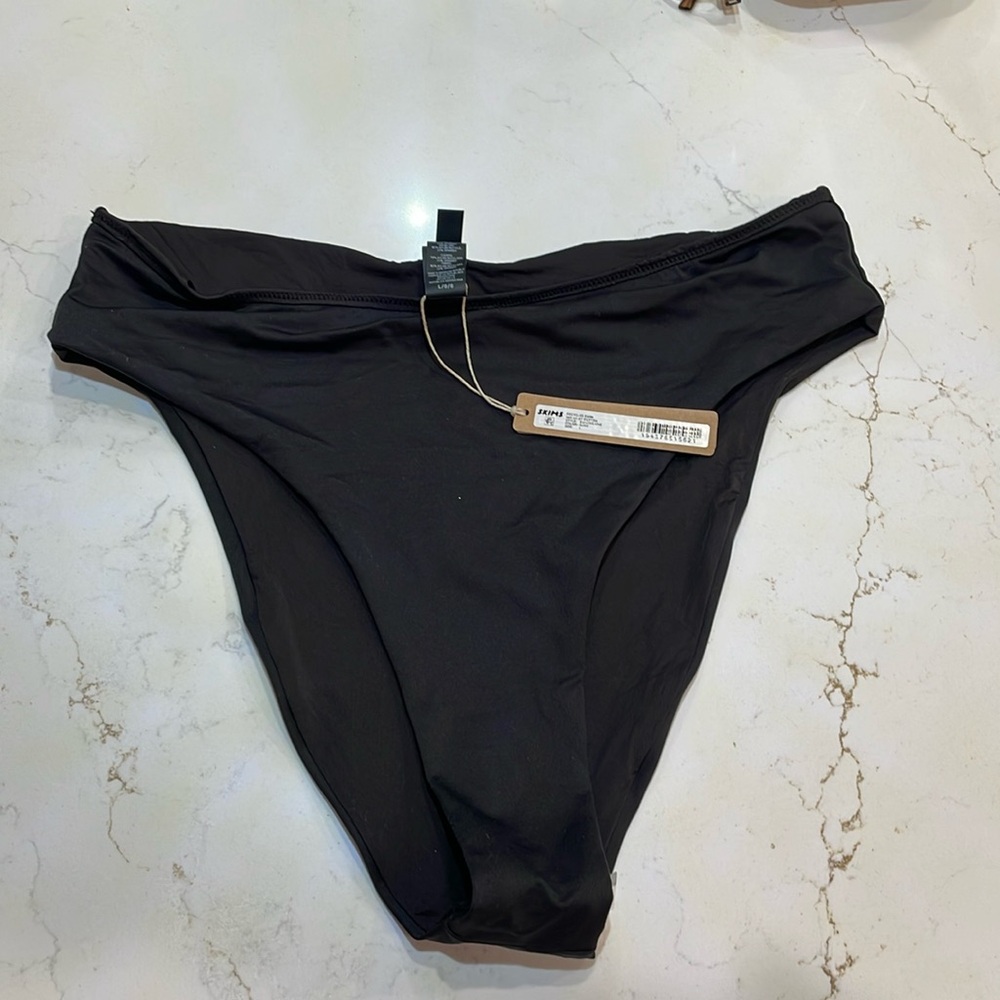BNWT skims bikini bottom